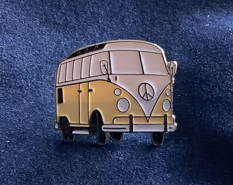Creme Campervan Metall Pin Abzeichen