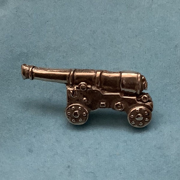 Medieval Cannon Silver Pewter Pin Badge (P)