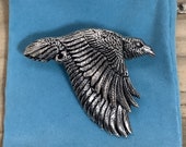 Large Flying Raven Silver Pewter Pin Badge With A Velveteen Gift Bag