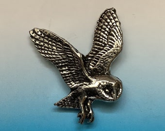 Barn Owl Silver Pewter Pin Badge