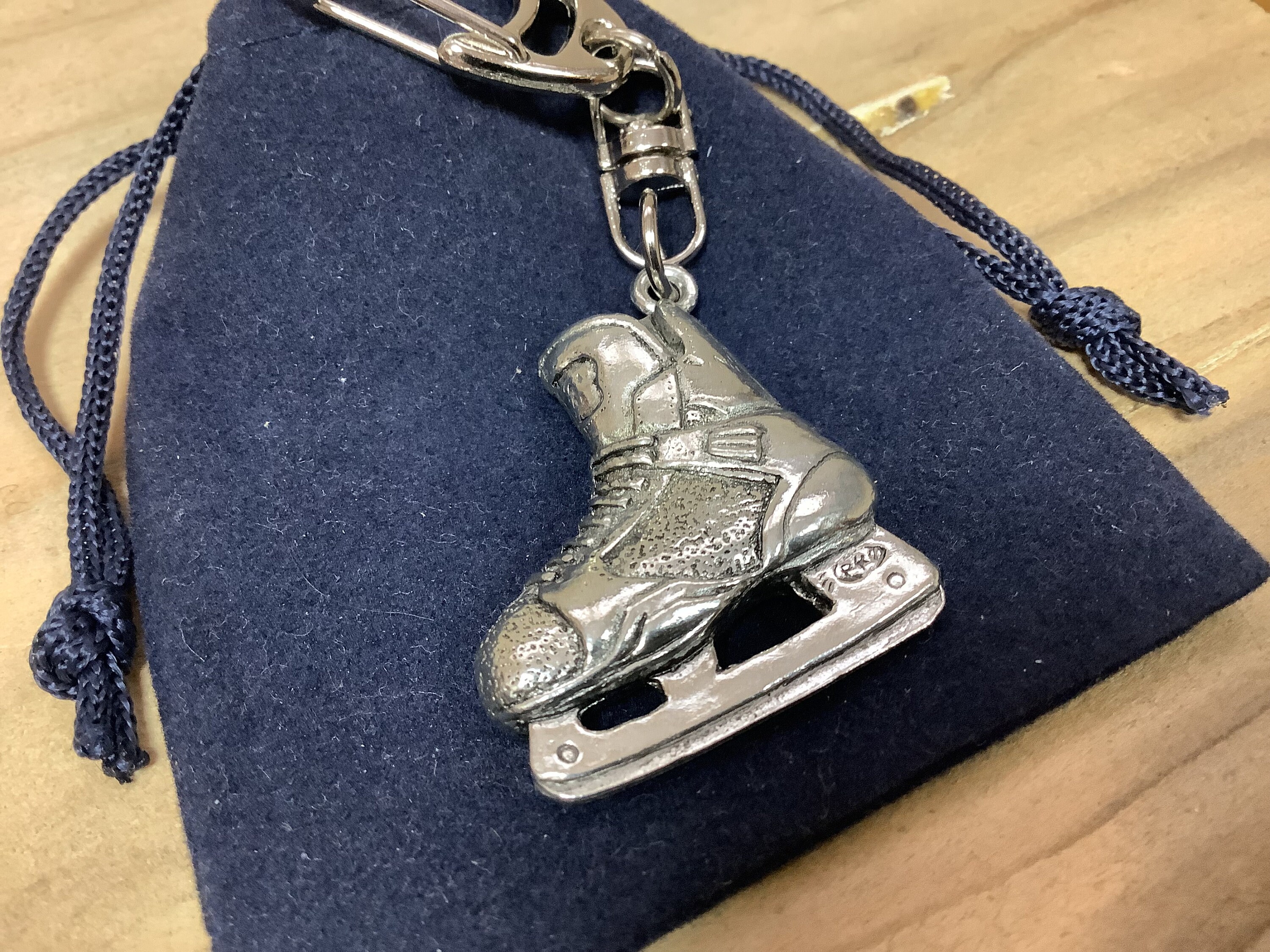 GiftsFromCornwall Ice Hockey 3D Quality Pewter Keyring