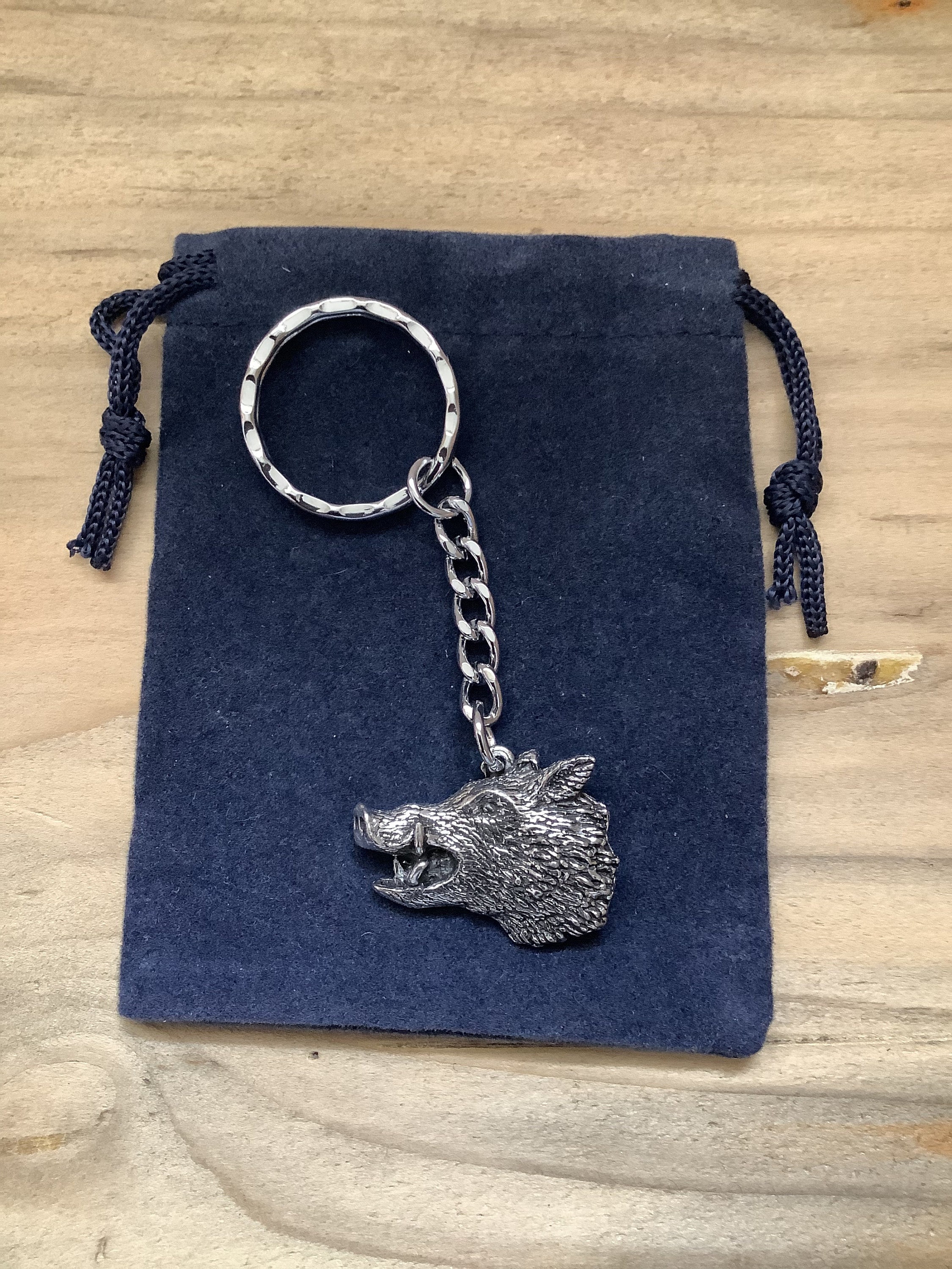 Wolf’s Head Silver Pewter Keychain With A Velveteen Gift Bag 