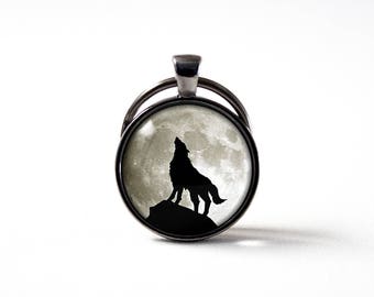 Wolf keychain Full moon Animal keyring Moon jewelry Wolf key chain Space Wildlife Moon pendant Gift idea Wolf and moon Wolf key ring Gray