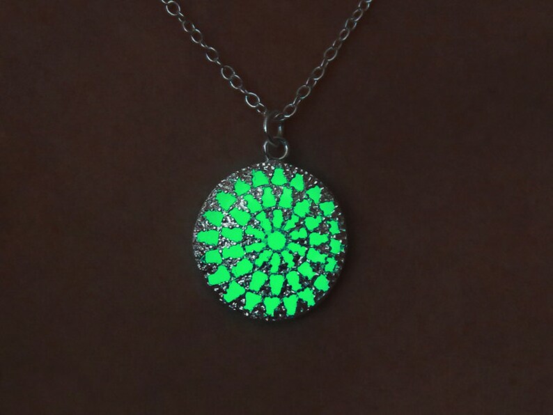 Green Circle Glowing Necklace Pendant Glow Jewellery Birthday Gift In The Dark Magic Holiday - Glowing Necklace Pendant Green Circle Glowing Necklace Pendant Glow Jewellery Birthday Gift In The Dark Magic Holiday - Glowing Necklace Pendant