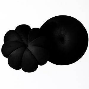 Black velvet round & flower pillow
