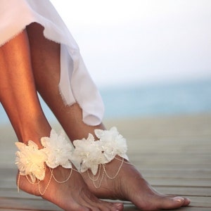 Barefoot sandal flowers tangled on chain , beach wedding barefoot sandals, bangle, wedding anklet,nude shoes,ankle cuff image 3