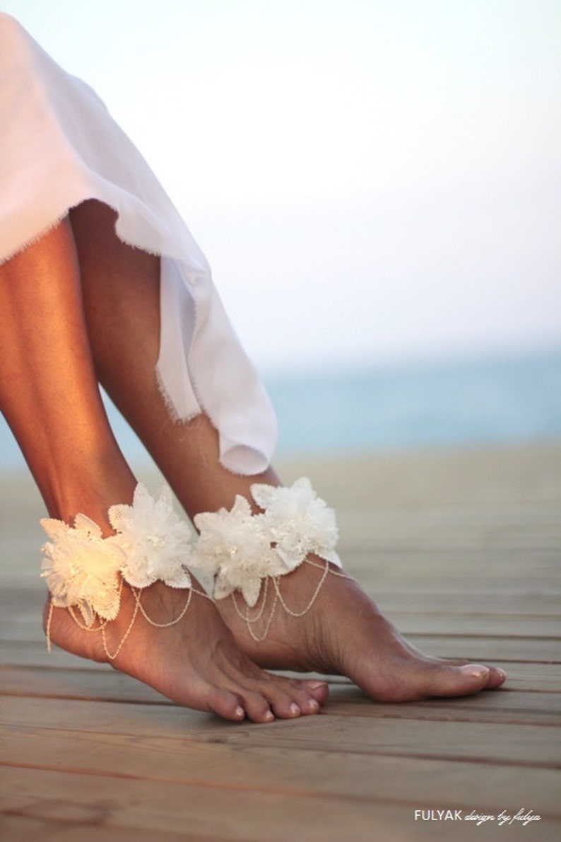 Barefoot sandal flowers tangled on chain , beach wedding barefoot sandals, bangle, wedding anklet,nude shoes,ankle cuff image 3
