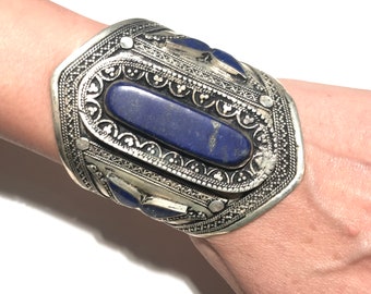 Lapis lazuli-manchetarmband: Kuchi-stamsieraden