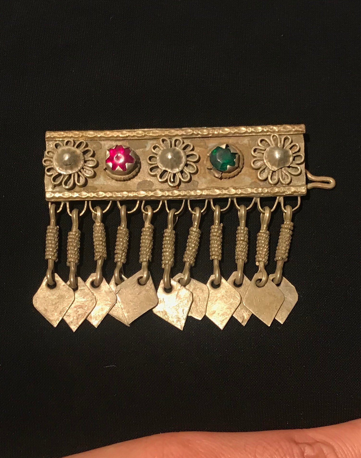 ANTIQUE OLD BRASS KOCHI HAIR CLIP WITH OLD‎ GLASS Is this hair clip an antique or reproduction? : r/Antiquejewelry main image 3