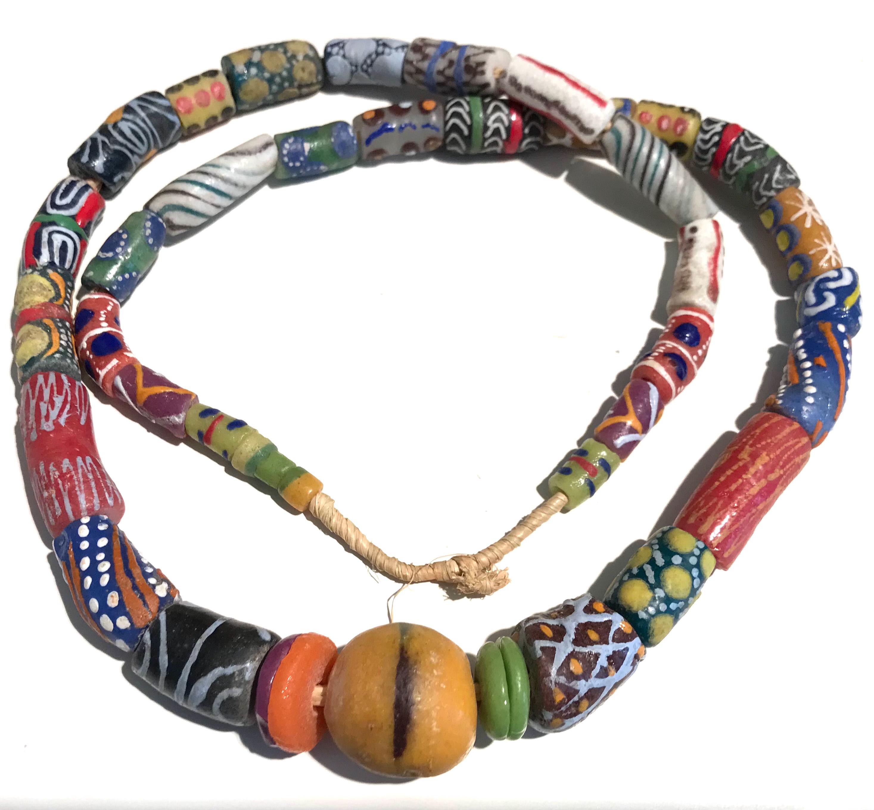 Collier (1) - Bois, Cauris, Os, Perles de verre - Dayak