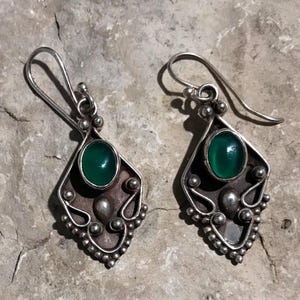 Green Onyx Earrings , Vintage Onyx Earrings , Sterling Silver Earrings, gift for woman , Green Stone Earrings, Natural green onyx