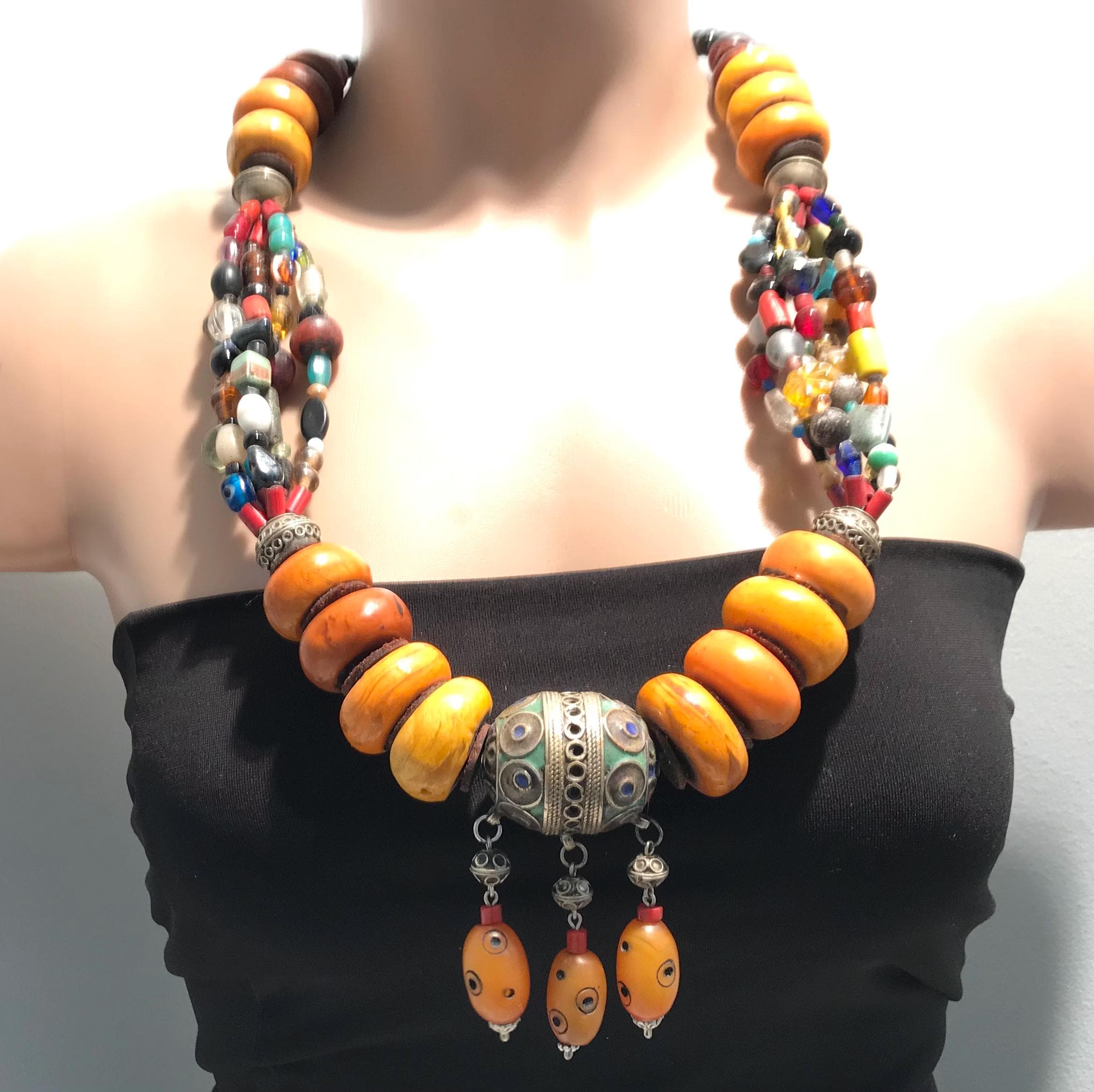 Collier Africain Berbère Avec Perles D'ambre Et Céramique – Pièce Unique Et Authentique