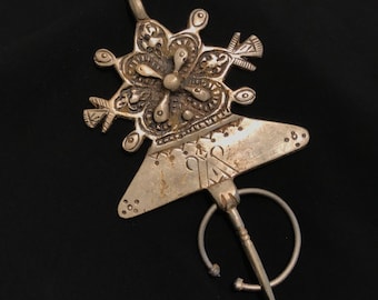 Fibula  Pendant , Moroccan Fibula, Traditional Brooch , Classic Cloak Pin , Vintage Jewelry Pin ,Numismatic Brooch