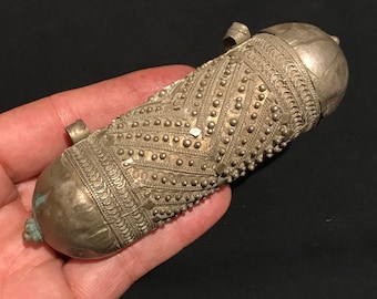 Vintage Yemeni Amulet Pendant, Middle Eastern Tribal Necklace, Nomadic Jewelry