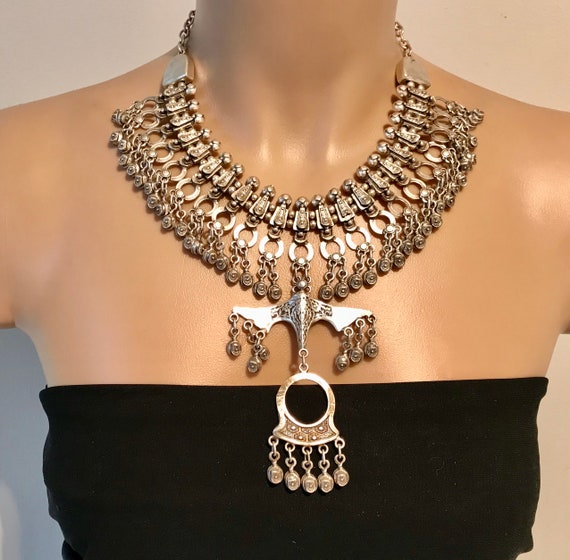 Beautiful neck pieces deals