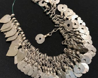 32個のヴィンテージ クチ族のチャーム：アフガニスタンのジュエリー