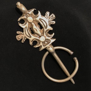 Fibula  Pendant , Moroccan Fibula, Traditional Brooch , Classic Cloak Pin , Vintage Jewelry Pin ,Numismatic Brooch