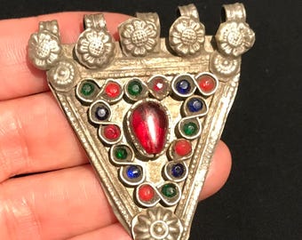 Vintage Tribal Kuchi-hanger: boho-sieraden van Afghaans metaal en glas