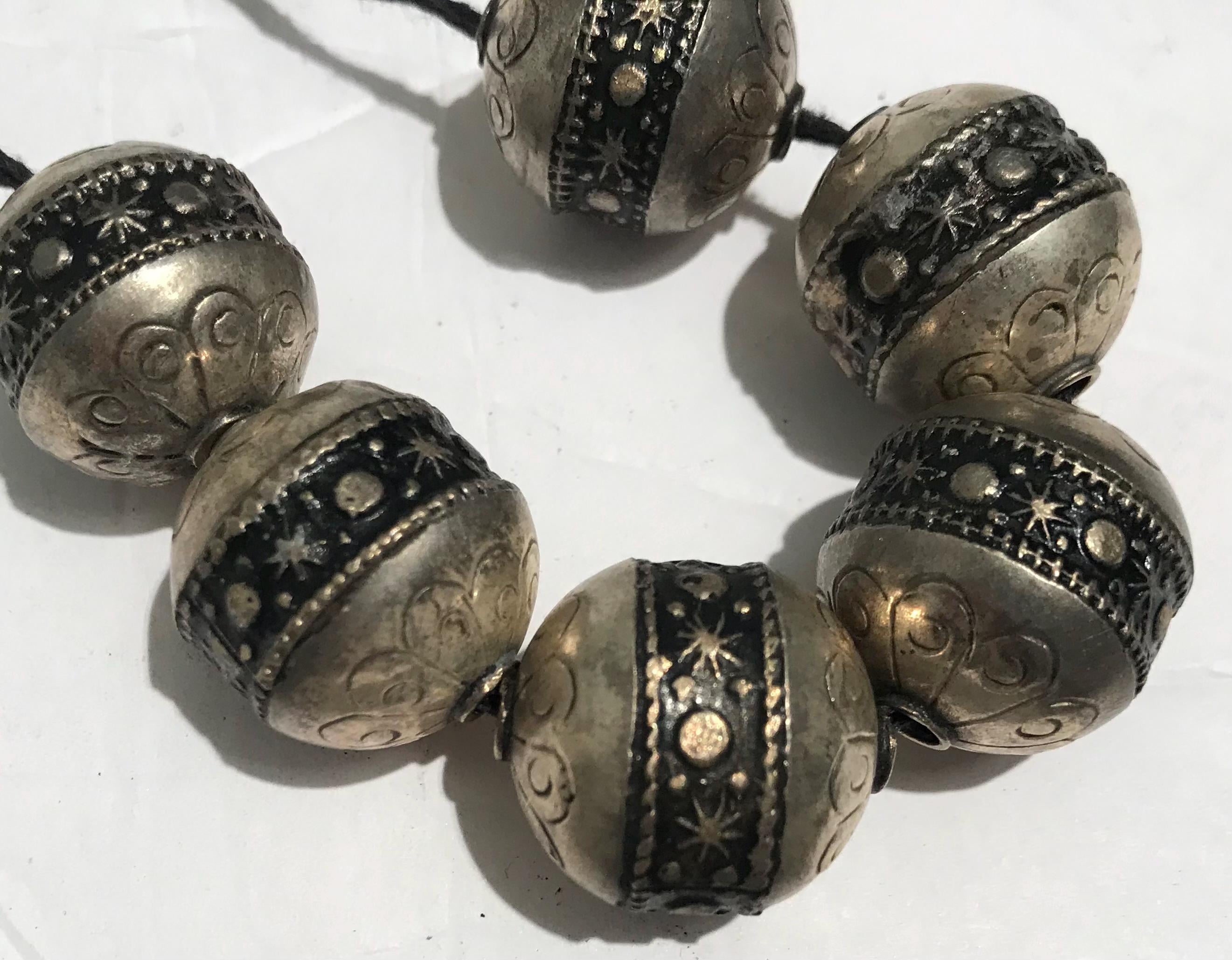 ベルベルビーズ：変色した金属、6つのヴィンテージ部族の部品 - Etsy 日本