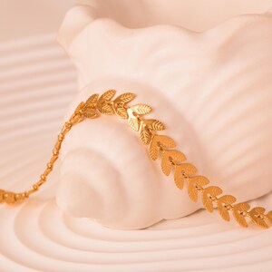 18K Gold Chevron Anklet | Arrow Chain Foot Jewelry, Textured Leaf Wheat ...