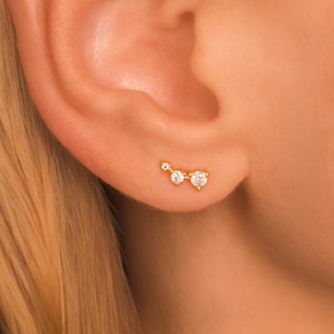 Puces d'oreilles grimpeur délicat • Puces d'oreilles cartilage CZ trio • Or vermeil ou argent sterling • Boucles d'oreilles de mariée délicates