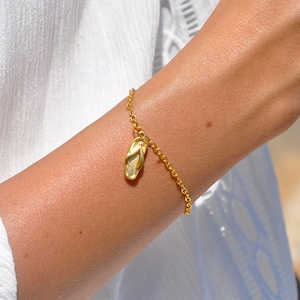 Gold Flip Flop Bracelet | Sandal Bracelet for Women, Gold Sandal Jewelry, Beach Bracelet, Flip Flop Jewelry, Perfect Ocean Lover Gift