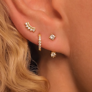 Parure de boucles d'oreilles délicates • Boucles d'oreilles empilables tous les jours à l'avant et à l'arrière en or 18 carats et argent sterling vermeil • Vendues par paires
