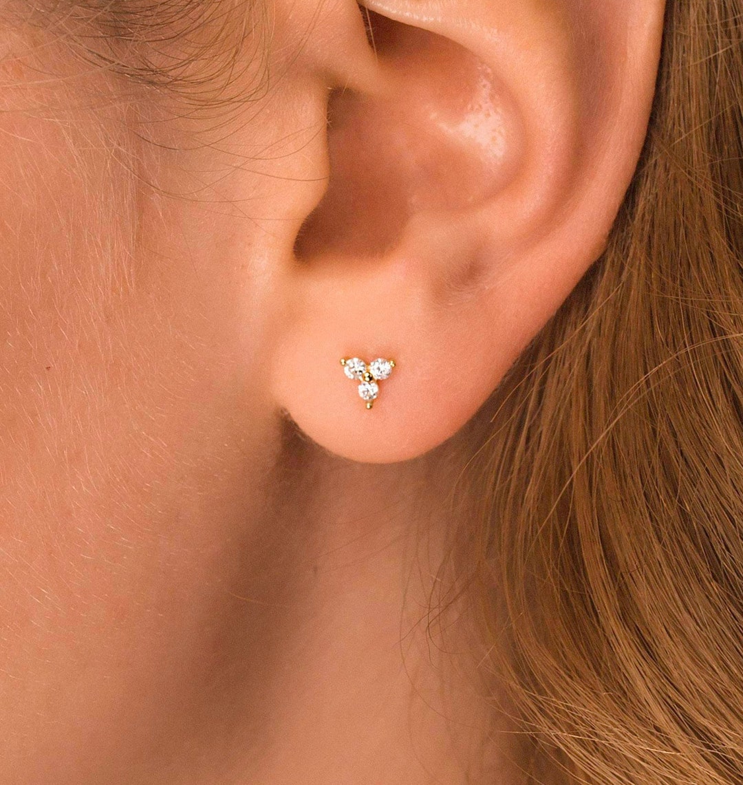 チハラト－クセット Zoe Chicco Triple Baguette Diamond Bar Stud Earrings