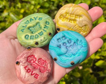 Shimmery 'Engraved' Froggies :) | Handmade Polymer Clay Figurines