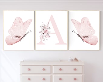 Láminas de mariposas para guardería: Inicial floral rosa, juego de 3
