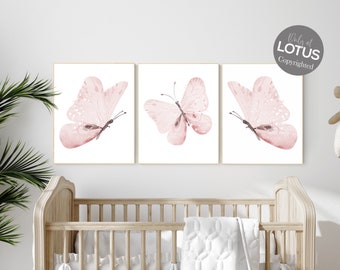 Arte infantil con mariposas: impresiones en acuarela rosa claro
