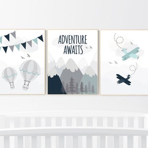 Decoración de guardería de aventuras, guardería de aventuras de viaje, arte de pared de guardería para niño, impresiones de guardería para niño, montaña, avión, mapa del mundo, la aventura te espera