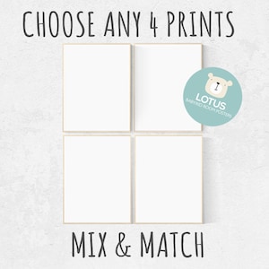 Op de afbeelding: Vier lege witte frames met een lichtbruine rand, gerangschikt in een 2x2 raster. De frames bevinden zich op een witte, getextureerde achtergrond. De tekst "CHOOSE ANY 4 PRINTS" bevindt zich boven de frames en de tekst "MIX & MATCH" onder de frames. Een lichtblauwe cirkel met een witte beer en de tekst "LOTUS BABY ROOM POSTERS" bevindt zich in de rechterbovenhoek van de afbeelding.