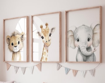Stampe per la cameretta dei bambini con animali del safari: acquerello di leone, giraffa, elefante (set di 3)