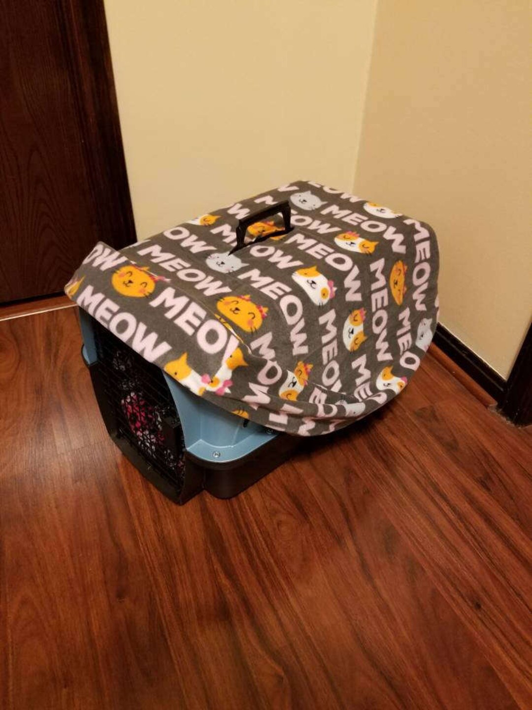 Covering top cat carrier