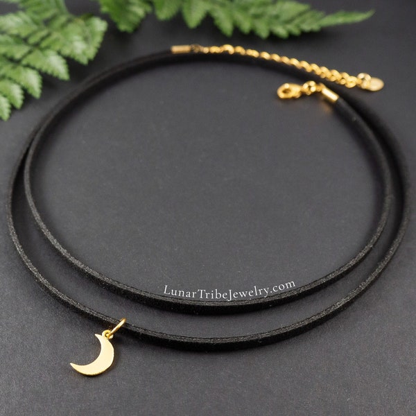 Witchy Choker Kette mit goldenem Mondanhänger, schwarze Choker Kette mit Mond, Wickelkette, Mondchoker, witchy Schmuck, Mond Kette