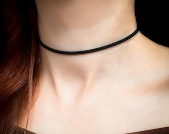 Collana girocollo in pelle nera: collana sottile in ecopelle da donna con chiusura regolabile in acciaio inossidabile.