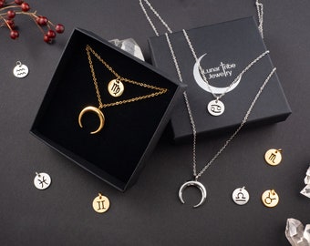 Mehrreihige Halskette mit rundem Sternzeichen Anhänger und Mond Anhänger in gold oder silber, personalisierter Sternzeichen Schmuck