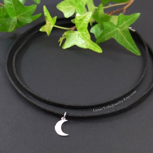 Witchy Choker Kette mit goldenem Mondanhänger, schwarze Choker Kette mit Mond, Wickelkette, Mondchoker, witchy Schmuck, Mond Kette Silber