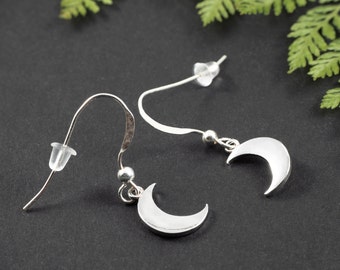 Silberne Mond Ohrringe, Echtsilber Ohrringe mit Mond, minimalistischer Schmuck für den Alltag, Halbmond Ohrringe Echtsilber, witchy Schmuck