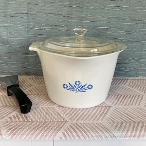 Vintage 2 QT Corning Ware 8 cup Cornflower Sauce Pan With Handle and Lid