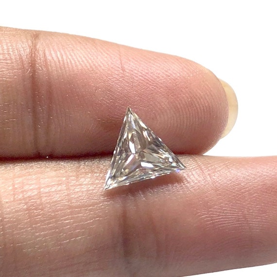 Triangle moissanite discount