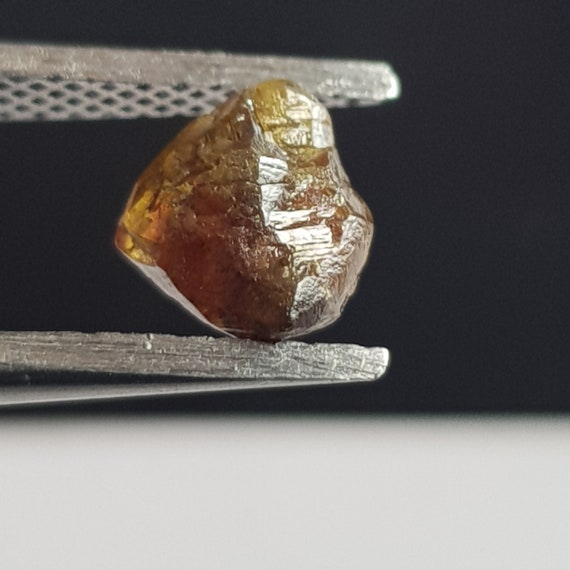 Diamant Brut Naturel Non Taillé - Poids 0.90-1.10 Carats - Couleur Rouge-Brun - Pour Usage Industriel Ou Collection