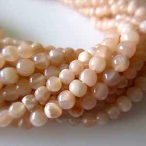5 Strands Wholesale Natural Peach Moonstone 4mm Smooth Round Beads,  13.5 Inch Strand, GDS63