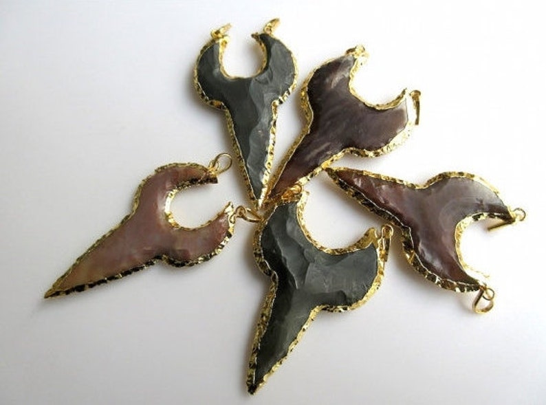 SKU-Ah9536 Electroplated Raw Gemstone Connectors 20pcs Jasper Arrowhead Pendant Gold Arrowhead Pendant Huge 60mm