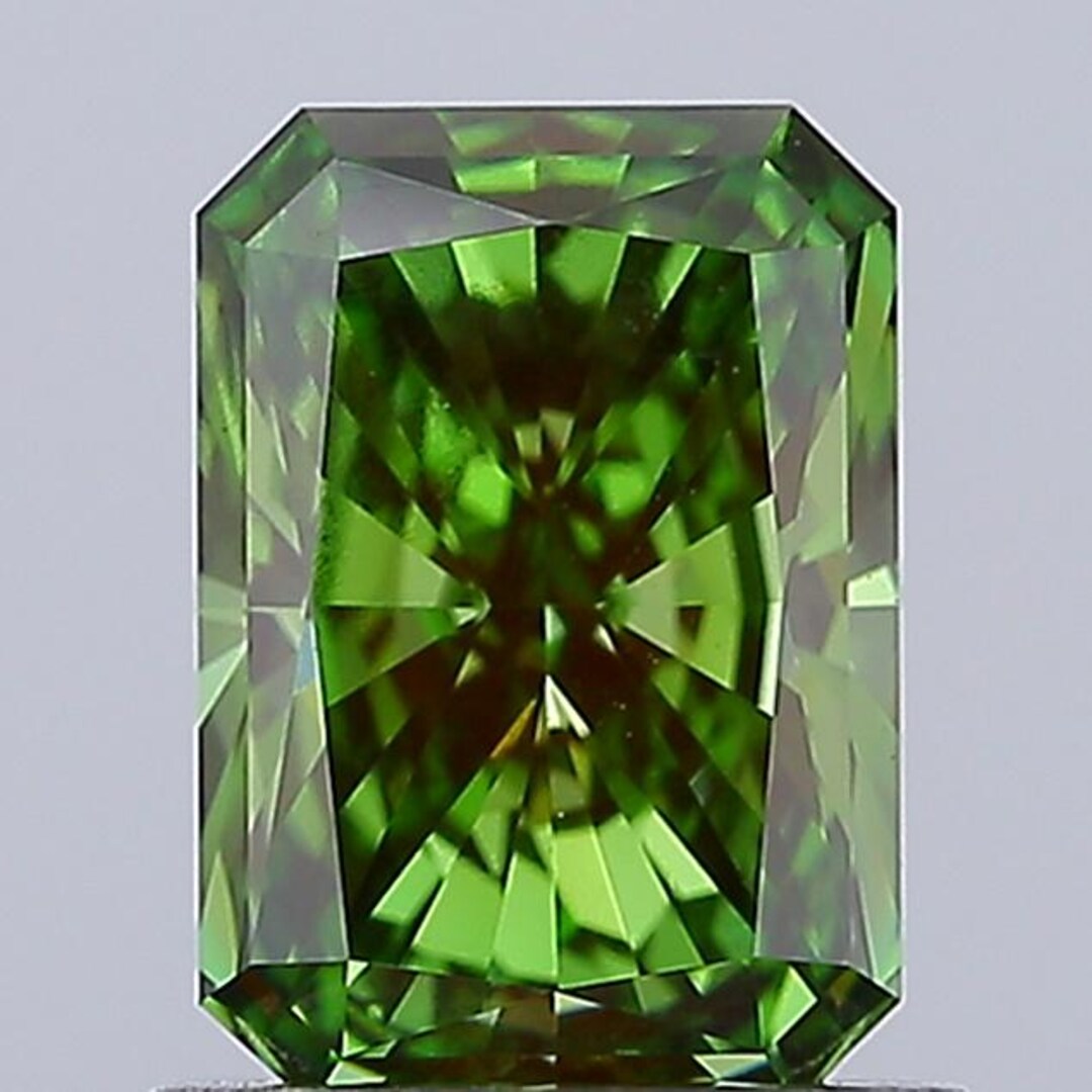 IGI Certified Radiant Cut Green VVS2 Clarity Lab Grown