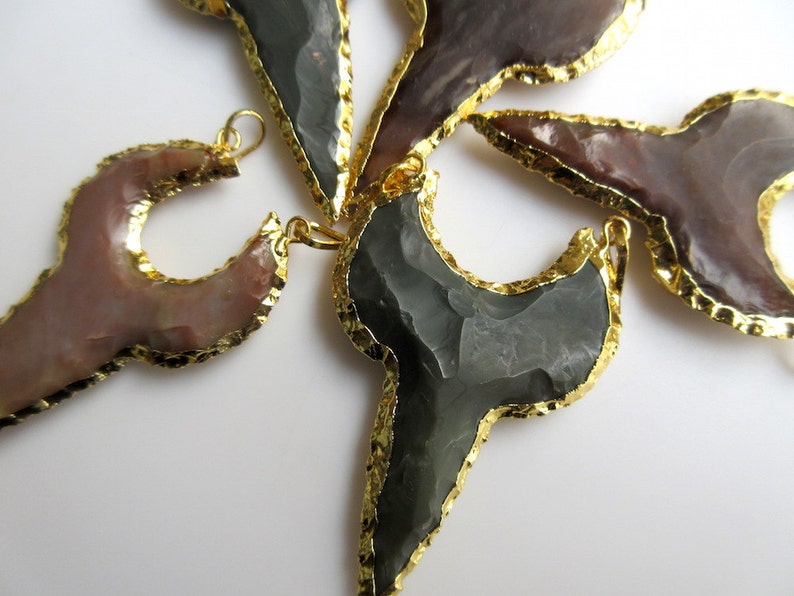 SKU-Ah9536 Electroplated Raw Gemstone Connectors 20pcs Jasper Arrowhead Pendant Gold Arrowhead Pendant Huge 60mm