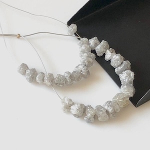 1 pieza de diamante en bruto blanco grisáceo natural perforado, agujero grande de 1 mm, perla de diamante suelta sin cortar, 5 mm/8 mm aprox., DDS546/10