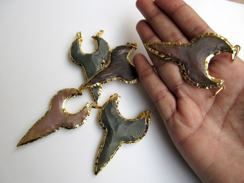 SKU-Ah9536 Electroplated Raw Gemstone Connectors 20pcs Jasper Arrowhead Pendant Gold Arrowhead Pendant Huge 60mm