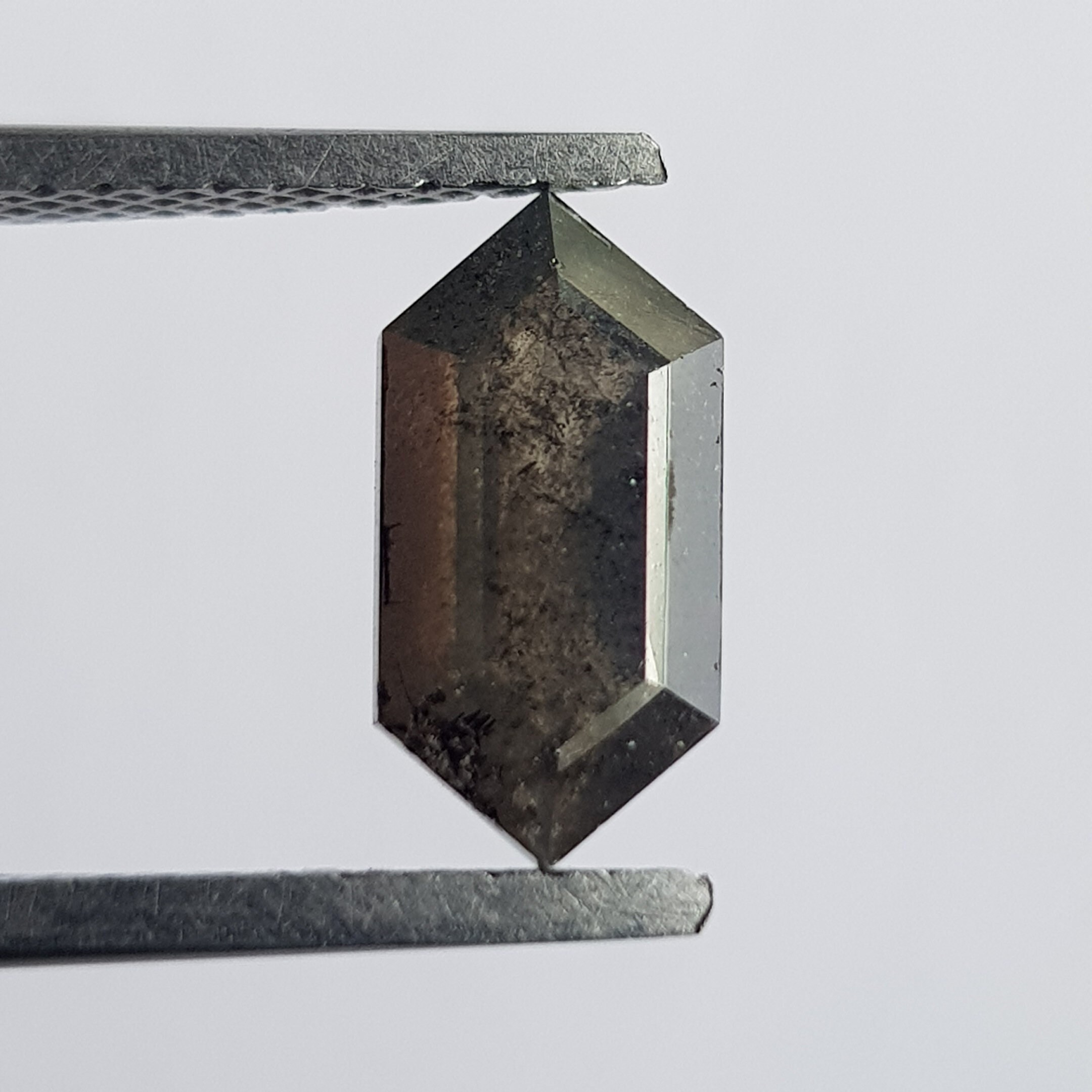 10.5mm/2.00ctw Clear Black Shield Shape Long Hexagon Salt 10.5mm/2.00ctw Clear Black Shield Shape Long Hexagon Salt